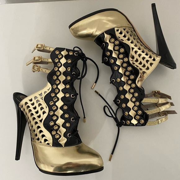 VERSACE | Gold Black Lace Up Gladiator Patent Leather Shoes Perforated Heels 36 - Picture 3 of 16